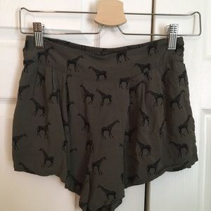 Sage giraffe shorts 🦒